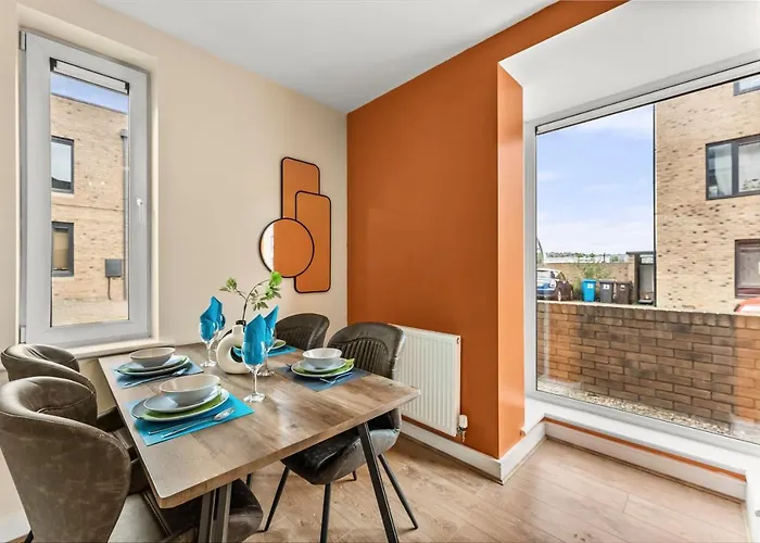 Beautiful 2 Bed In Sheffield - Parking - Garden