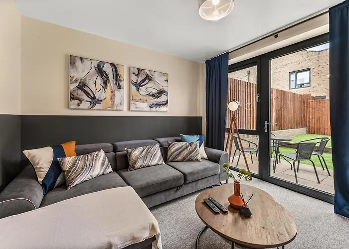 Beautiful 2 Bed In Sheffield - Parking - Garden