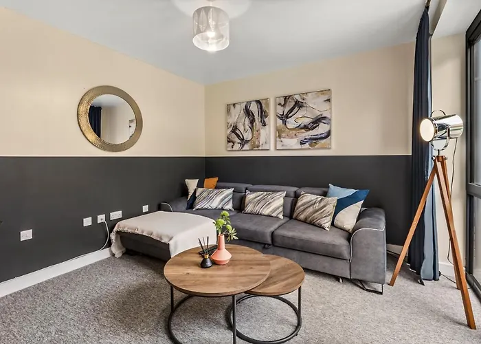 Beautiful 2 Bed In Sheffield - Parking - Garden